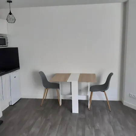 Neuf Et Sécurisé Proche Centre-ville Et Yschool Arrivée Autonome Possible Appartement Troyes