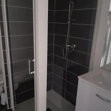 Appartement Neuf Et Sécurisé Proche Centre-ville Et Yschool Arrivée Autonome Possible Troyes